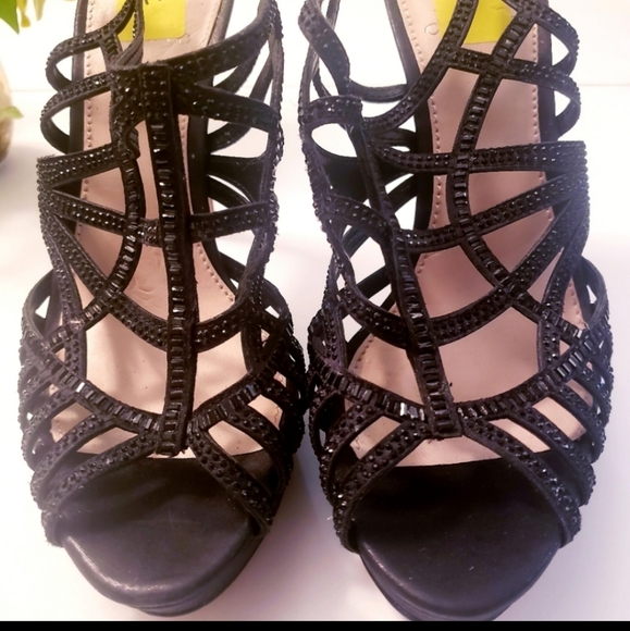 New VINCE CAMUTO caged heels 9.5 M - Picture 3 of 5